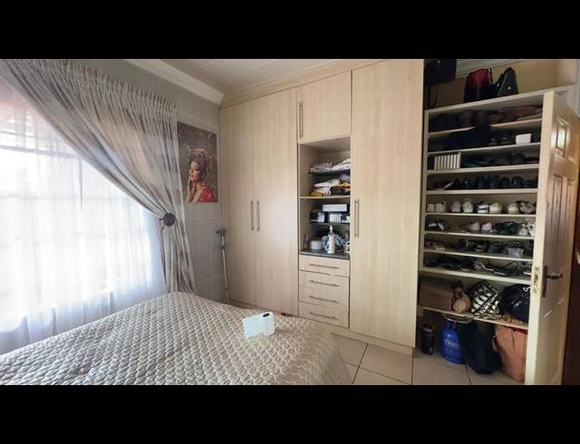 5 BEDROOM HOUSE FOR SALE IN NELLMAPIUS EXT 4